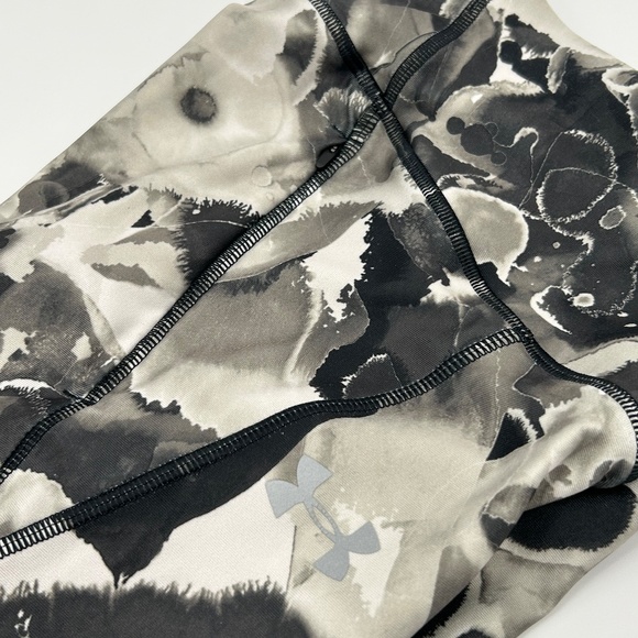 UNDER ARMOUR Women's Heatgear Compression Speed Capri Leggings  Size SMALL - Picture 4 of 6